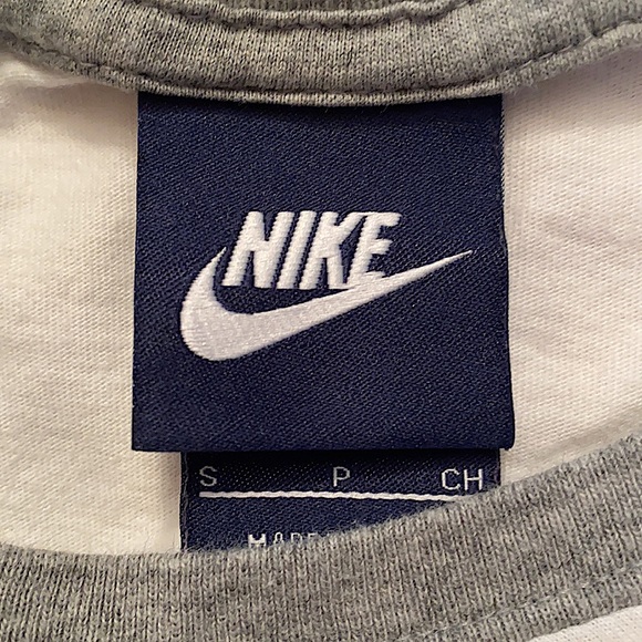 Nike women’s white & gray 3/4 sleeve jersey shirt - Picture 3 of 3